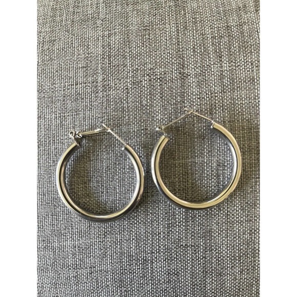 Silvertone Hoop Earrings Hinged Clasp 1.5” Boho Casual - Picture 3 of 5